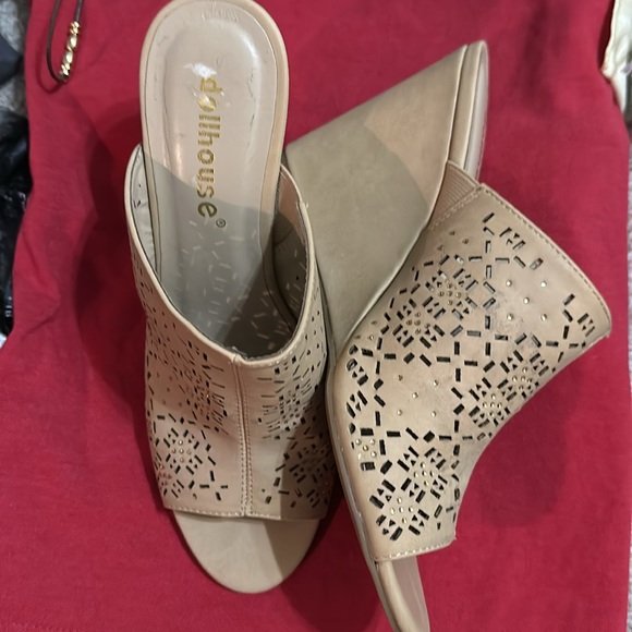 Cute with gold accents sandals - Picture 5 of 6